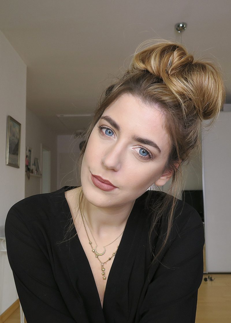 EASY MESSY BUN TUTORIAL (WITHOUT USING SOCK/DONUT)