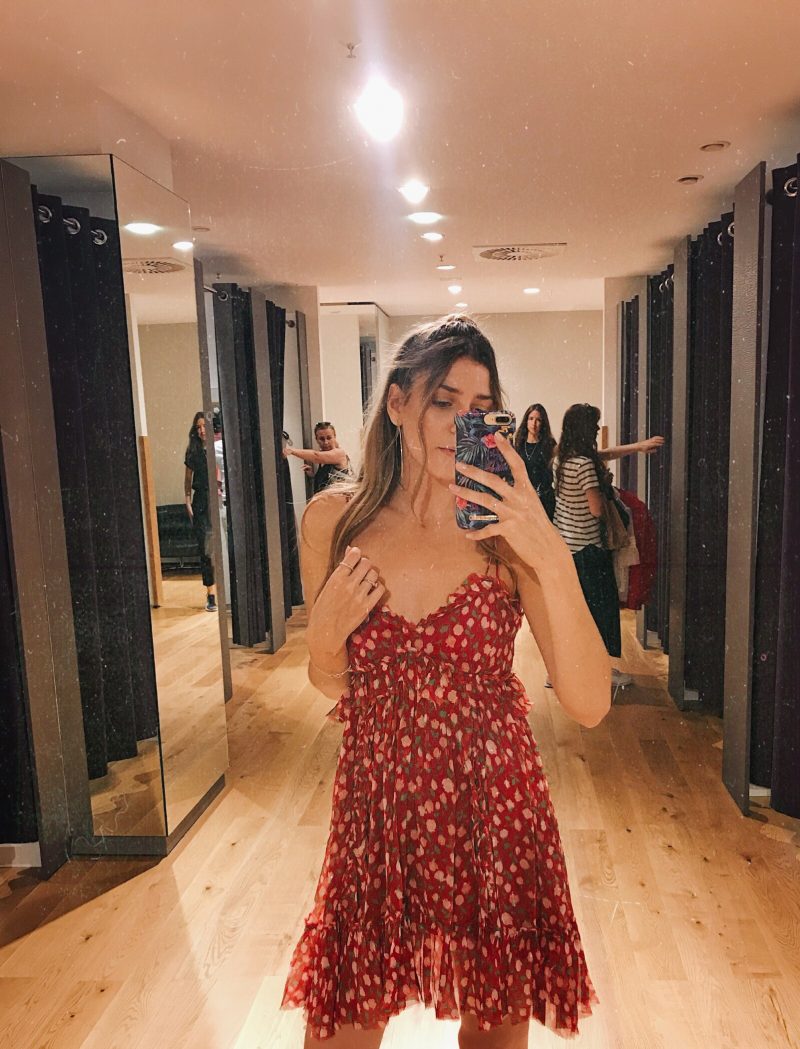 Summerdress by the Kooples in Red. Mirrorselfie during a shopping trip in Munich